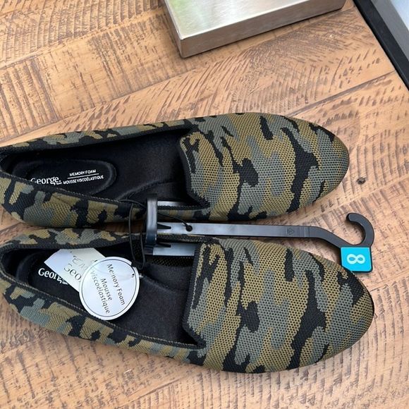 ⭐️3/$30⭐️ George Camouflage Flats - Picture 3 of 6